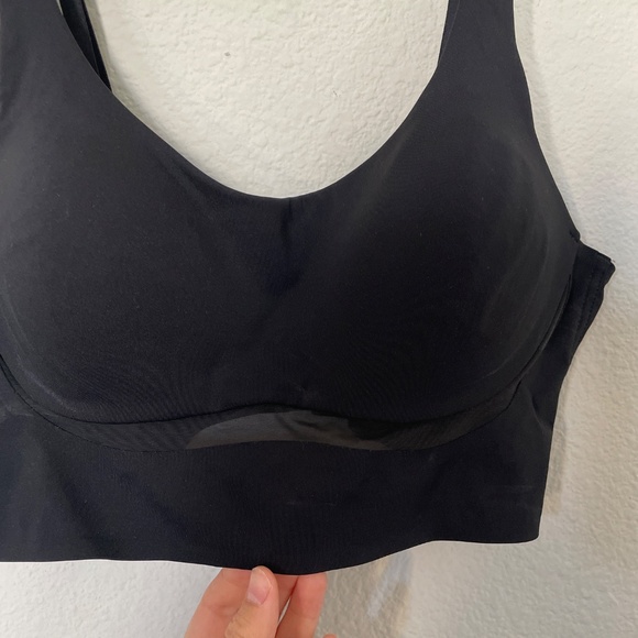 Victoria’s Secret black sports bra with mesh 36B - Picture 2 of 7
